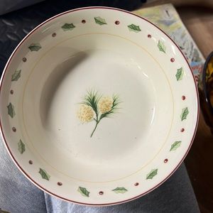 Merry Brite Soup Cereal Bowls Set of 4 Pinecone Holly Berries